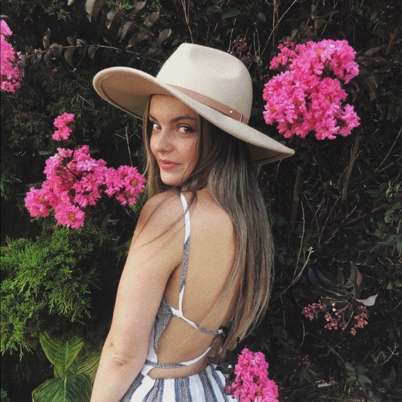 Meet your Posher, Sabrina - Picture 5 of 6